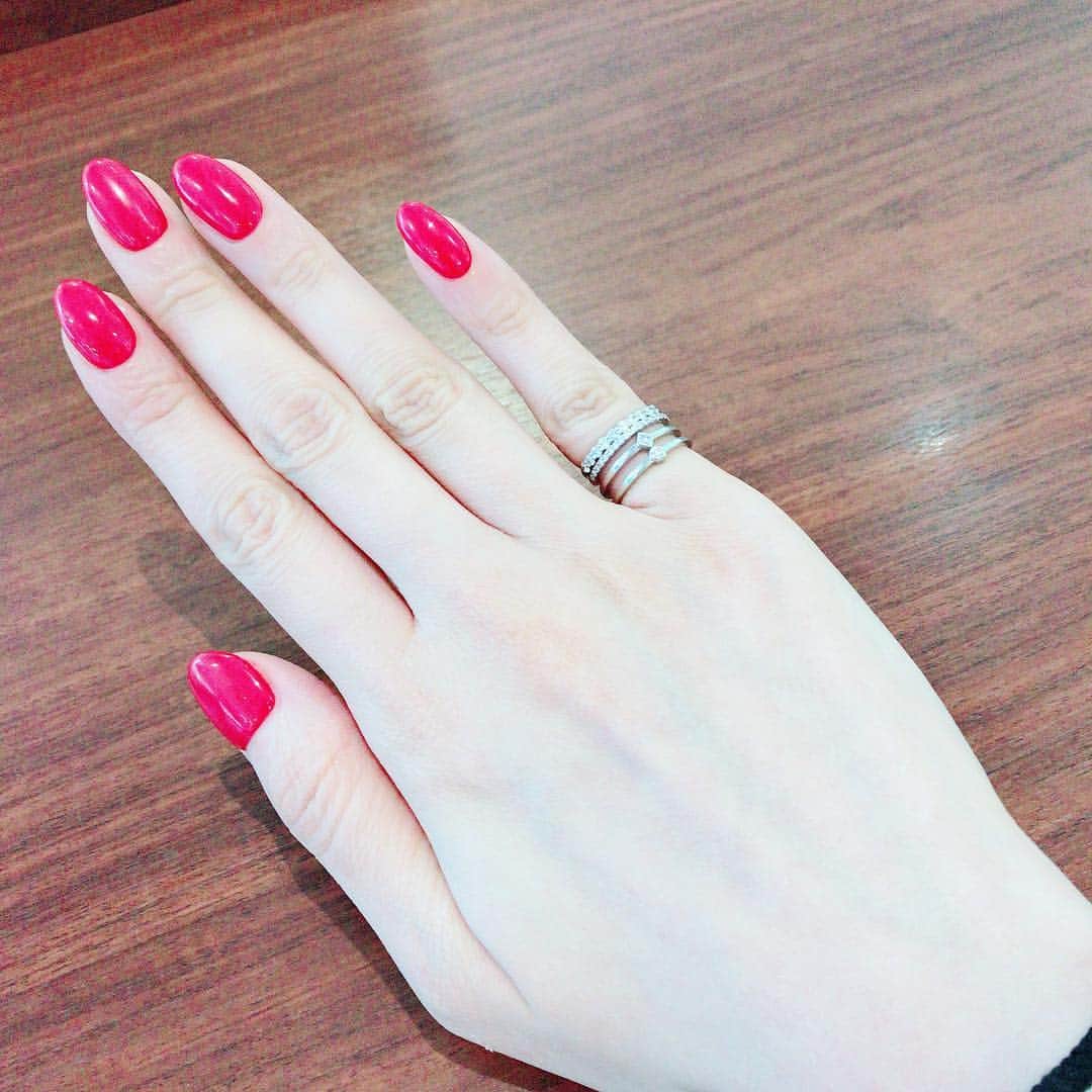 鳳翔大さんのインスタグラム写真 - (鳳翔大Instagram)「あたすは赤ネイルが好きだす👠  にしても手が…でかい。 では、身体を動かしに行って参る😎  #赤ネイル  #手でかい #dineige」7月27日 17時22分 - dai_hosho_official
