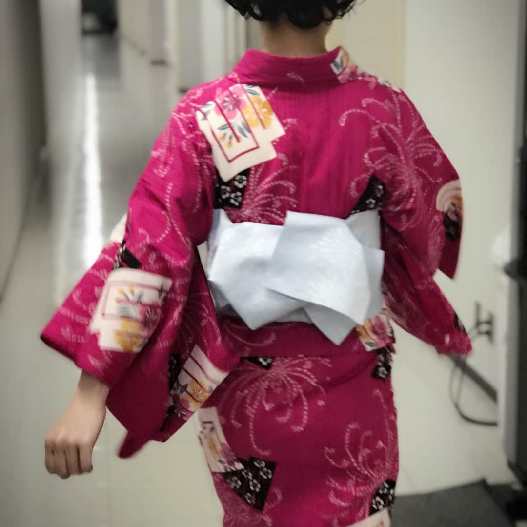 田川寿美さんのインスタグラム写真 - (田川寿美Instagram)「浴衣で夏気分！浴衣を着るだけでウキウキ💕童心に戻ります。 #浴衣 #夏 #童心 #夏祭り #BS11 #あなたが出会った昭和の名曲 #着物 #kimono #yukata #演歌 #enka」7月27日 17時17分 - toshimi_tagawa