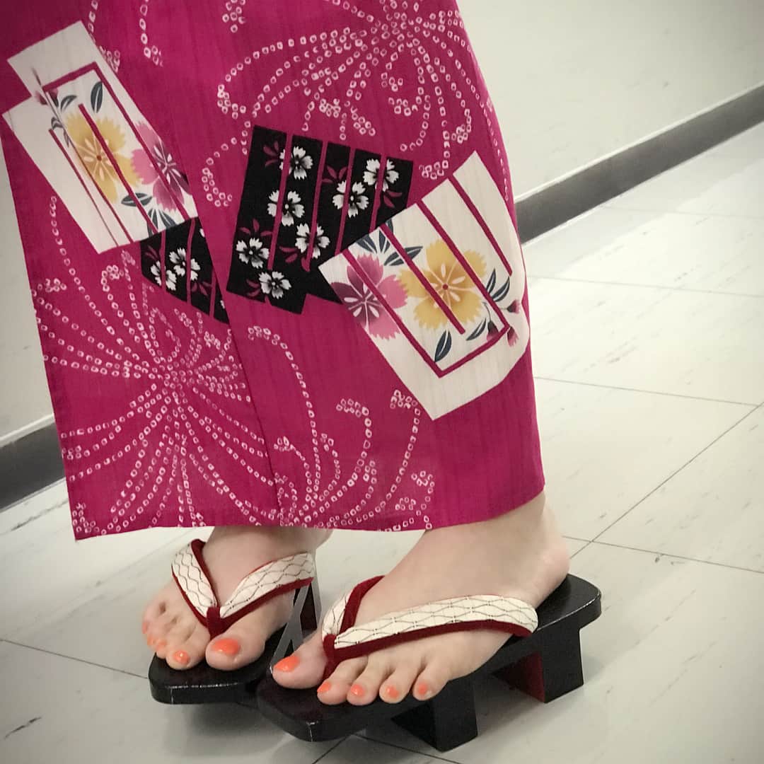 田川寿美さんのインスタグラム写真 - (田川寿美Instagram)「浴衣で夏気分！浴衣を着るだけでウキウキ💕童心に戻ります。 #浴衣 #夏 #童心 #夏祭り #BS11 #あなたが出会った昭和の名曲 #着物 #kimono #yukata #演歌 #enka」7月27日 17時17分 - toshimi_tagawa