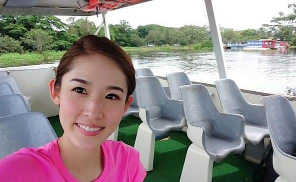朝日放送「朝だ！生です旅サラダ」さんのインスタグラム写真 - (朝日放送「朝だ！生です旅サラダ」Instagram)「@satomi_pijou ボートに乗って動物探し🛥️🎶 まるで #探検家 になったような気分で楽しみました😆👍⤴️ . 動物が見れるか見れないかは運次第(◎-◎;)！ ガイドのロイさんのお陰で、見たこともない動物たちを見ることが出来ました🐒🐦 . 感動したのは、#グリーンバジリスク ！！🦎 水面を二本の足で走るという奇跡の瞬間を見た時は、本当に大興奮しました！😭😆😍➰🦎 . 最後はお世話になったガイドさんとドライバーさんと記念に📷⭐ ・ ・ ・ #AventurasArenal #ボートツアー #カーニョネグロ野生保護区 #RefugioNacionalCañoNegro #ホエザル #ノドジロオマキザル #バジリスク #水面を走る ? #ラフォルトゥーナ #LaFortuna #中米 #コスタリカ #CostaRica _ #ABCテレビ #朝日放送テレビ #朝だ生です旅サラダ #旅サラダ #旅サラダガールズ #8期生 #武井沙都美 #OL #海外 #旅 #travel #trip」7月27日 21時37分 - tabisalad