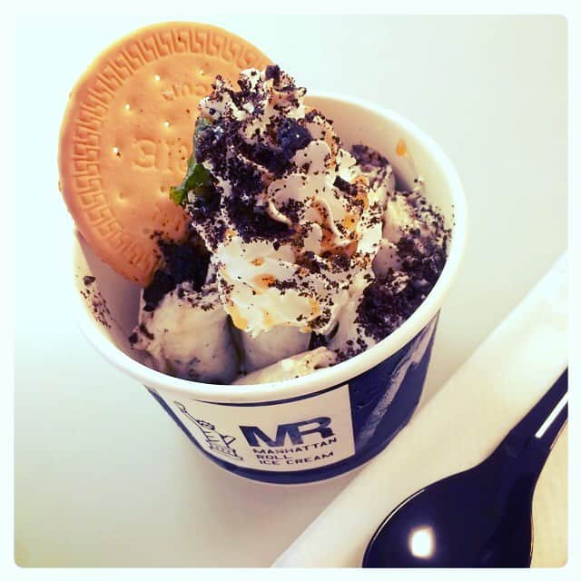咲坂伊緒のインスタグラム：「原稿中のおやつタイムに食べたアイス、めっっっちゃ美味しかった！次はチョコミント食べてみよう〜」