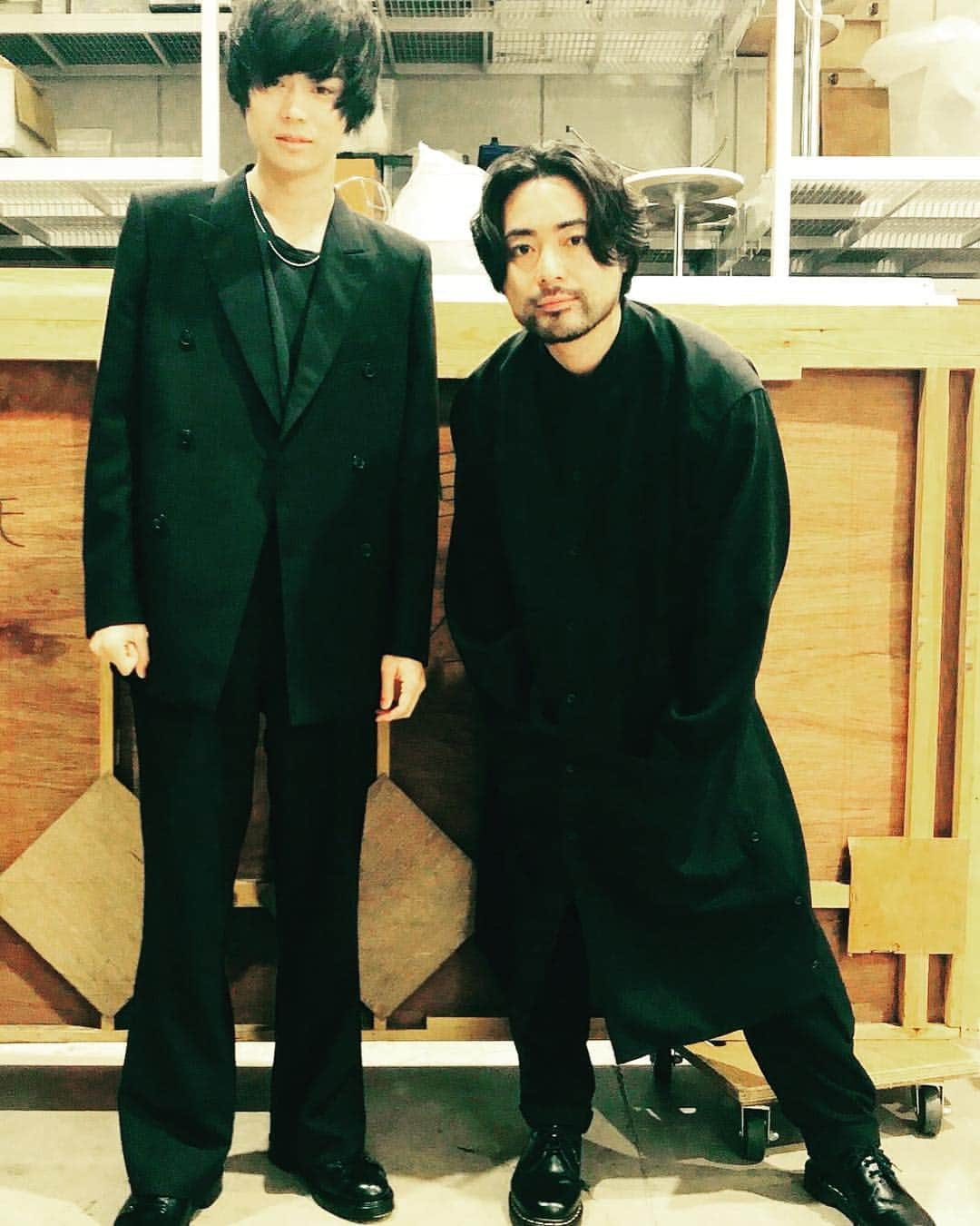 菅田将暉　ファンアカウントのインスタグラム：「* でぃーりー♡ #dele #山田孝之 #菅田将暉」