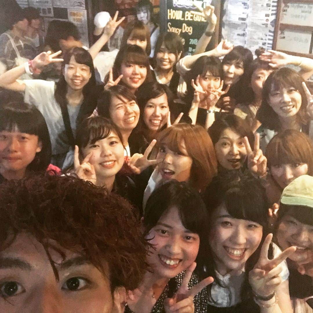 橋本佳紀さんのインスタグラム写真 - (橋本佳紀Instagram)「. 昨日はAmelie企画、 神戸太陽と虎公演に来てくれてありがとう！！ ホントにパンパンになるまでみんな来てくれてホント嬉しかった！！ . 友達で集まってこうやって好きな事出来るって、本当に幸せな時間なんだな！ またいつか遊べたらいいな✨ . 最近みんなとの写真で想い出が作れて嬉しいよ！ ありがとう！！ . 今日は京都！ 一緒に楽しもうね！(*^^*) . #Amelie #SaucyDog #HOWLBEQUIET #神戸 #兵庫 #こうべ #ひょうご #LIVE #京都 #きょうと #みんなに会いに行くよ」7月28日 11時51分 - motti0224_bass