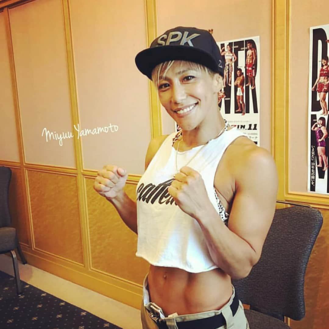 山本”KID”徳郁のインスタグラム：「頑張れ姉さん👊🏽RIZIN11」