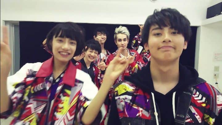 M-ON! MUSIC｜エムオンミュージックのインスタグラム：「#SUPERDRAGON による #肩たたきゲーム 長めのため、切り分けての公開(•ㅂ•)/ その4:最後ははしゃぐスパドラを・・ 【肩をたたかれる人】 #玲於 ＆ #洸希 【肩をたたく人】 #壮吾 & #和哉  #7月30日正午新作動画をエムオンミュージックにて公開 #毅 #ジャン #颯 #彪馬 #楽 #スパドラ #EBiDAN #monmusic #エムオンミュージック  @tsuyojean_official」