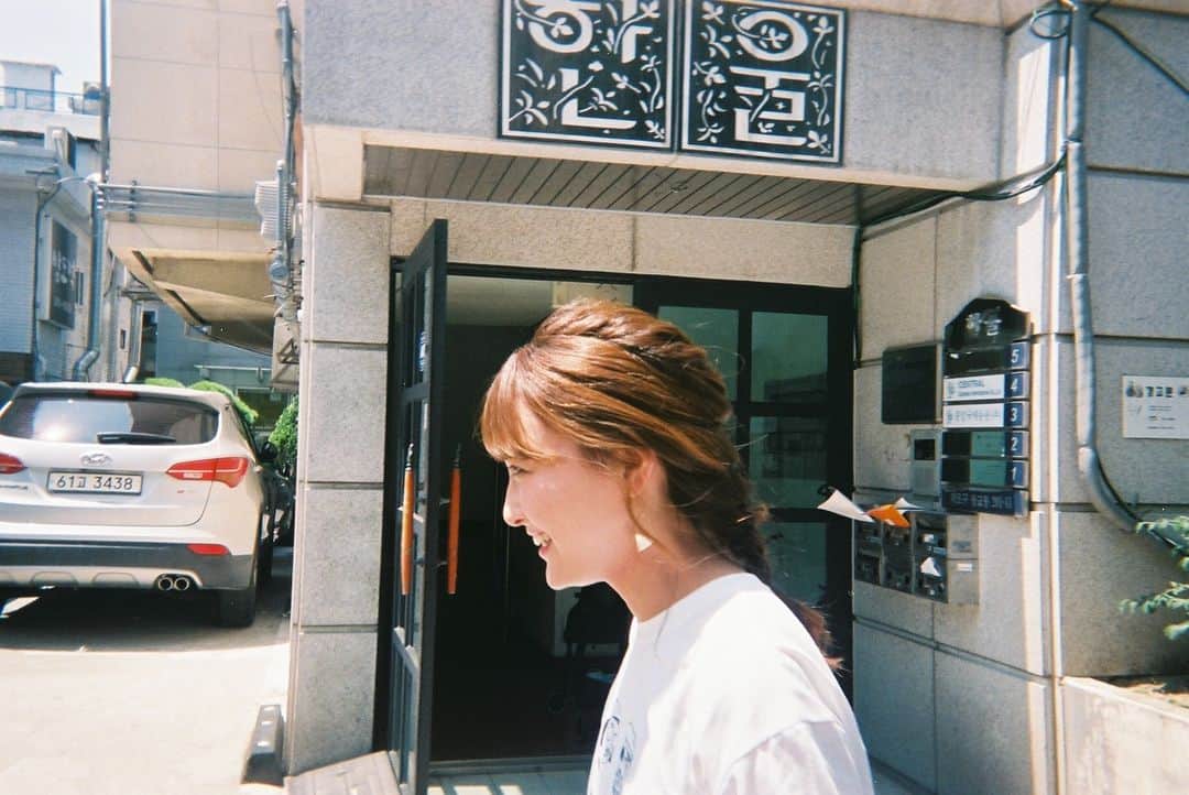財津南美さんのインスタグラム写真 - (財津南美Instagram)「ㅤㅤㅤㅤㅤㅤㅤㅤㅤㅤㅤㅤㅤ 韓国旅行で撮ってもらった写真📷🇰🇷 現像するまでわからないわくわく感好き😌ㅤㅤㅤㅤㅤㅤㅤㅤㅤㅤㅤㅤㅤ #写ルンです#韓国#女子旅」7月28日 17時07分 - zaitsu_minami