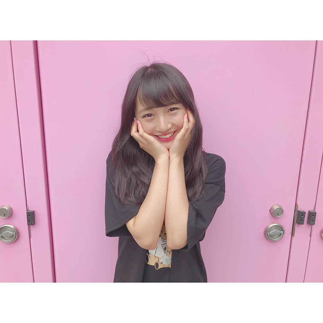 山本彩加さんのインスタグラム写真 - (山本彩加Instagram)「握手会ありがとうございました🙏🏻💕 本当に楽しかったです！！！！ ・ 今日のヘアアレンジは、波ウェーブ巻き✨ 老けて見えない巻き方なんですよw 簡単だからやってみてね😍 ・ ・ #やんコーデ  #guess  #波ウェーブ巻き  #簡単ヘアアレンジ ・ 体調でご心配をおかけしてすみません、」7月28日 21時09分 - ayaka48_yanyan