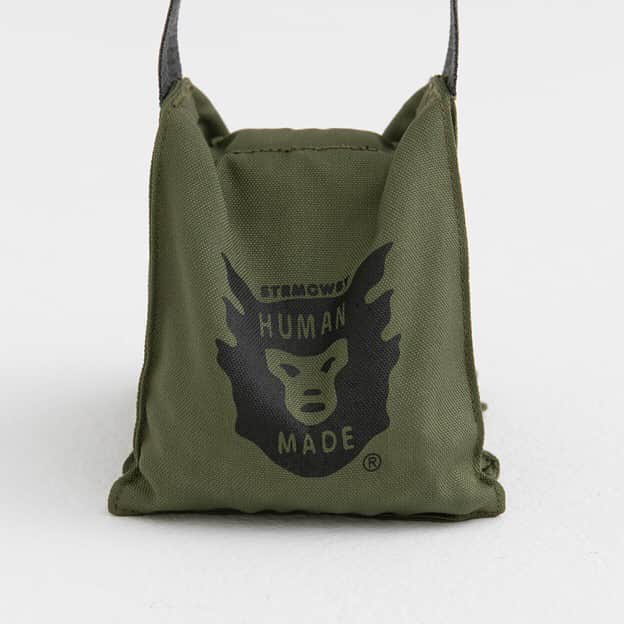 HUMAN MADEさんのインスタグラム写真 - (HUMAN MADEInstagram)「"WEIGHT BAG" now available in store and online. www.humanmade.jp 砂袋をモチーフにしたドアストッパーです。 重量は3.5キロ（1.75キロ x 2箇所）。 屋内外のあらゆるシチュエーションで重宝します。 Sandbag door stop with logo. Total weight 3.5kg.」7月29日 11時00分 - humanmade