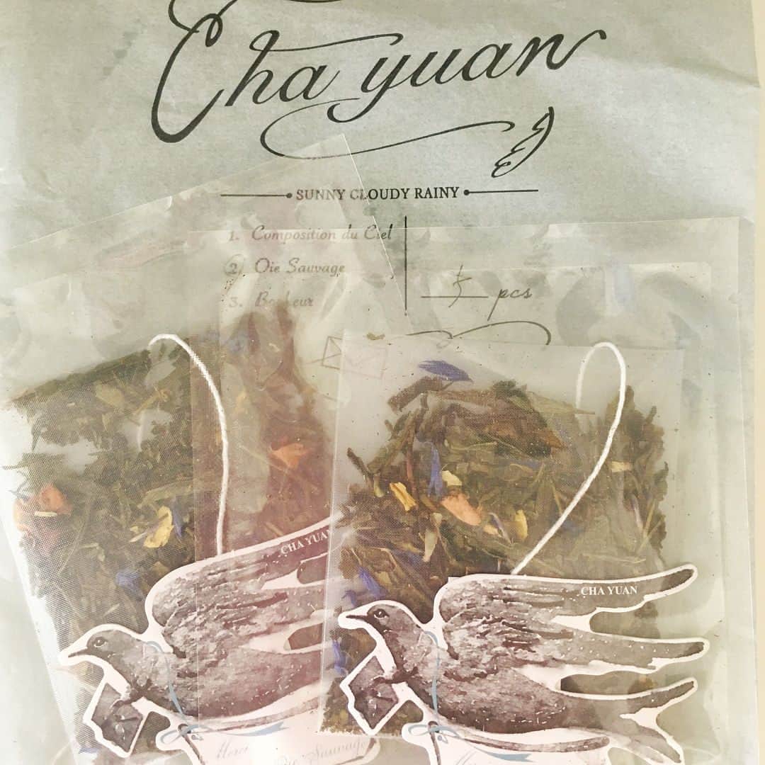 堀内敬子さんのインスタグラム写真 - (堀内敬子Instagram)「CHA YUAN 戴いた紅茶でひと息。  甘い香りが幸せになります。  おやつは、最近のお気に入り。 まじめなおかし。 ミレービスケット。  #chayuan #紅茶  #teatime  #ミレービスケット  #まじめなおかし」7月29日 13時40分 - horiuchi_keiko