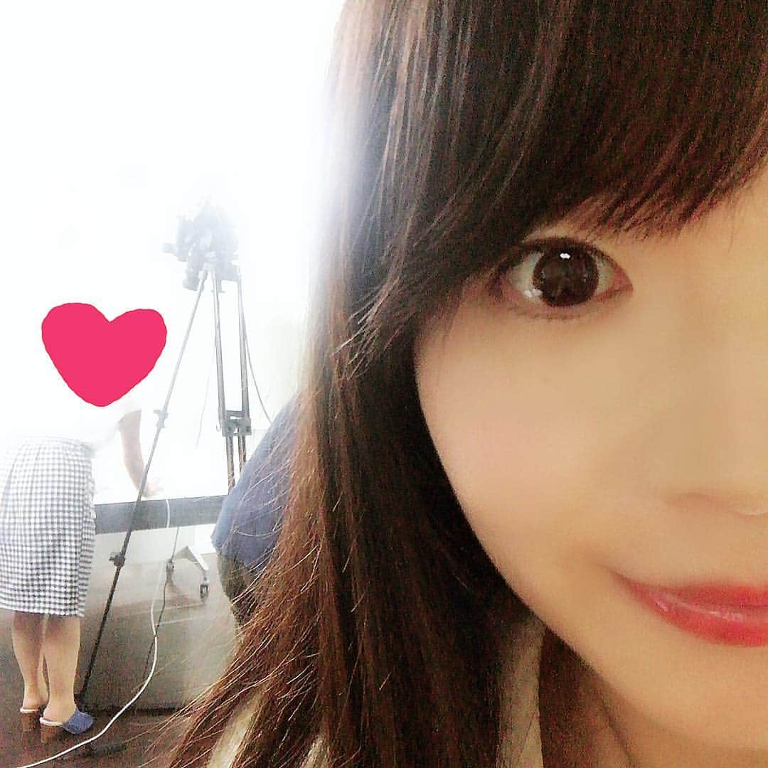 宇野緋莉さんのインスタグラム写真 - (宇野緋莉Instagram)「スタジオにて、ある商品の撮影＼(^o^)／✨ また夜に、ブログをあげますね☺️💕 . . #笑顔 #smile  #スタジオ  #美容 #美白 #メイク #ダイエット #model #モデル #広告モデル #フリーモデル #撮影 #撮影依頼募集中 #japanesegirl #フォトジェニック #インスタ映え #広告撮影 #japanesegirl  #自撮り #自撮り女子 #セルフィー #セルフィ #selfies #selfie #selca  #カメラ好きな人と繋がりたい #写真好きな人と繋がりたい #ファインダー越しの私の世界 #ポートレート部 20180729 14:40」7月29日 14時41分 - unoakaringo