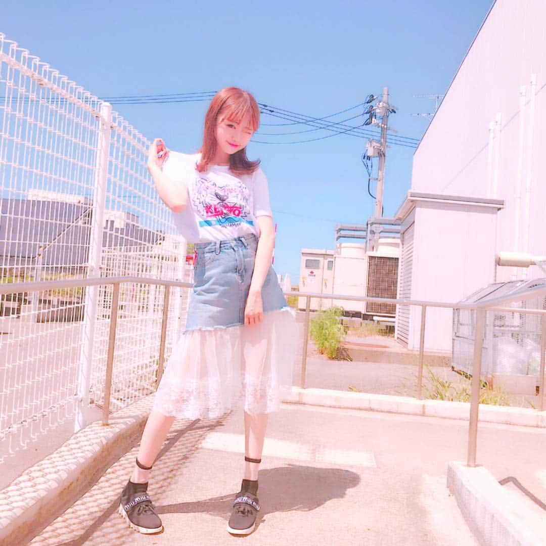 中井りかさんのインスタグラム写真 - (中井りかInstagram)「今日の私服です  Tshirt→#kenzo  skirt→#bubbles  shoes→#miumiu」7月29日 14時44分 - rika___n24x