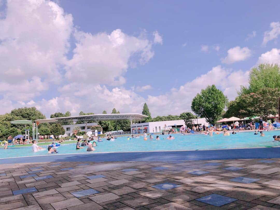 山口観弘のインスタグラム：「昭和記念公園レインボープール！ いい天気だ💫😊 #昭和記念公園レインボープール  #2018 #7.29」