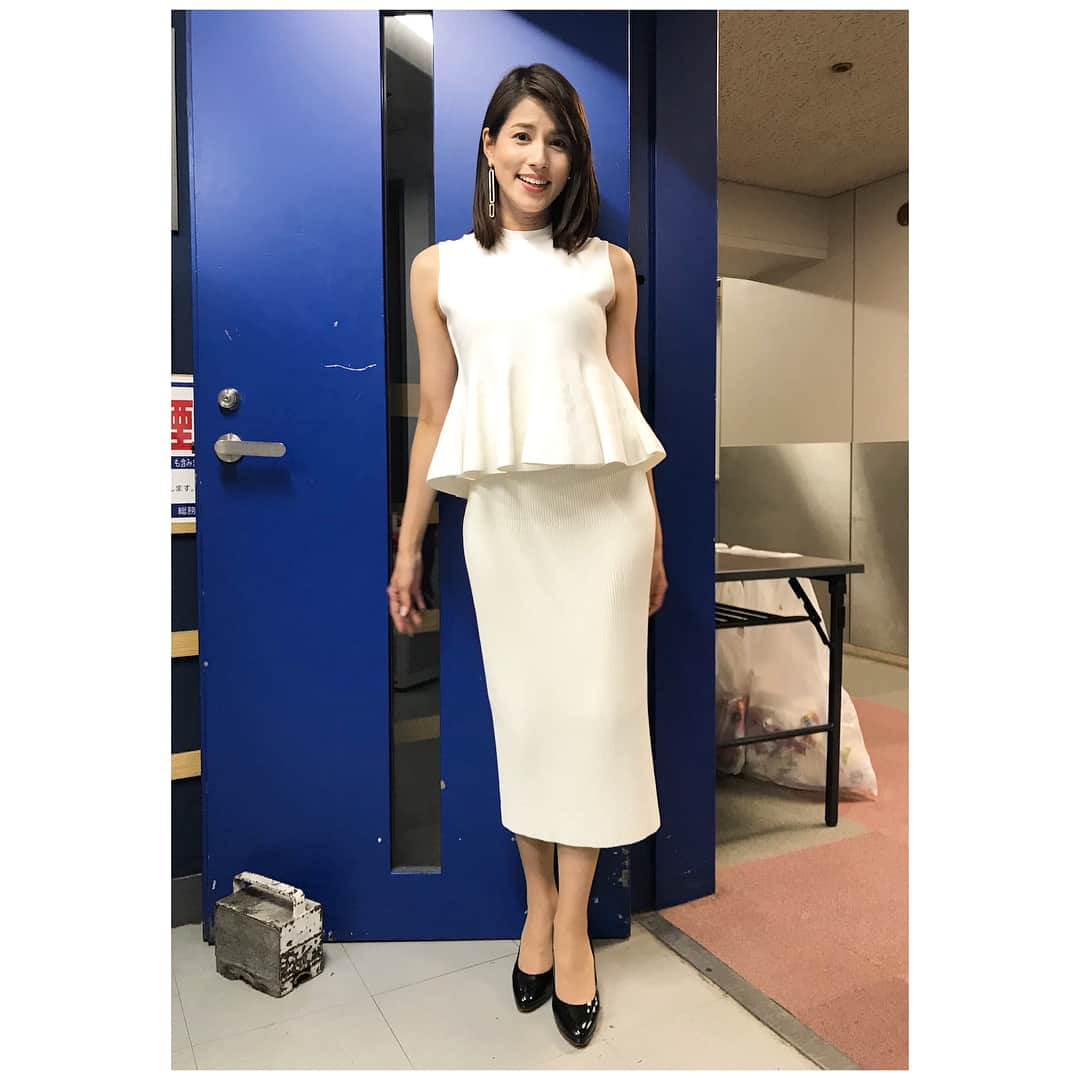 永島優美さんのインスタグラム写真 - (永島優美Instagram)「* 今夜7時からはジャンクSPORTS🌟 世界で戦うアスリートが大集合です！ 宇佐美選手によるW杯裏話や、ムエタイ世界王者宮内選手のバット折り披露など今夜も盛りだくさんです😆 是非お楽しみください✨ * 衣装は白のサマーニットセットアップ👗 形がお気に入りでした💕 * #ジャンクスポーツ #武井壮 さん #宇佐美貴史 さん #井上尚弥 さん #木村昇吾 さん #宮内彩香 さん #ももち さん #チョコブランカ さん * * そして引き続き台風12号の影響が心配されます。どうか皆様くれぐれもお気をつけください。」7月29日 16時26分 - yuumi_nagashima