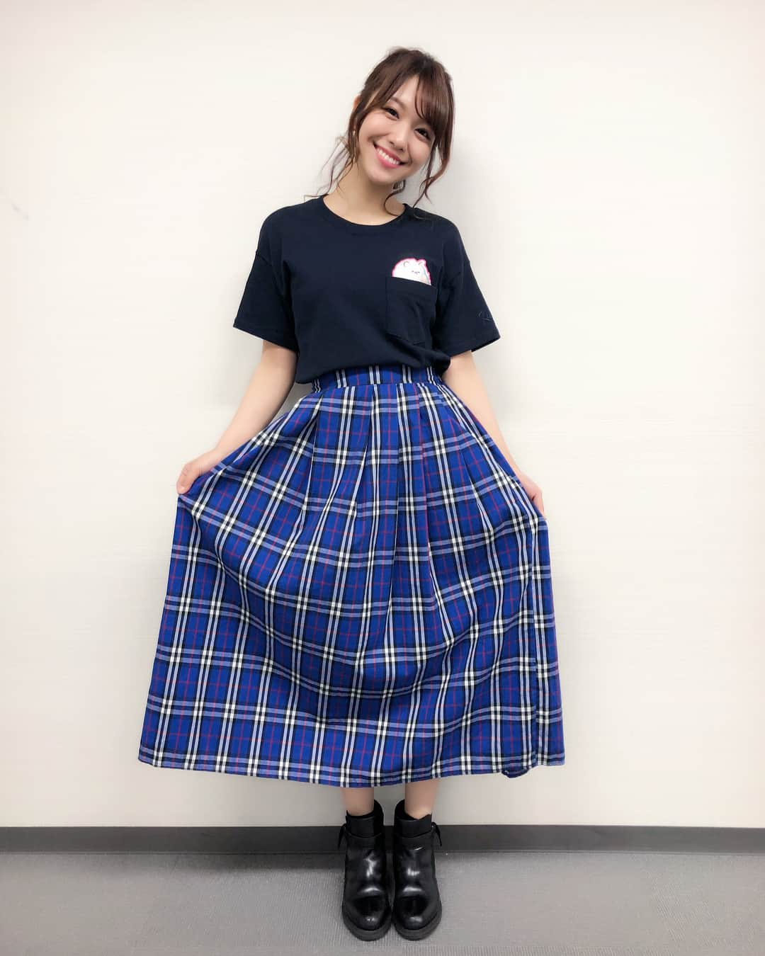 愛美さんのインスタグラム写真 - (愛美Instagram)「BCF2018博多◎ たやんTシャツとおにゅーのスカートで挑みました✨✨ 天気が悪いので、スカートだけでもポップにしてみました。すると、なんだかくどはるたやんみのあるコーディネートに😂💓 #ootd #gu #mocha #drmartens」7月29日 16時32分 - aimin_official