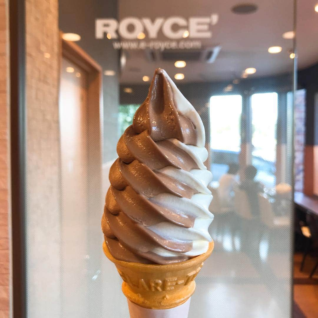 小山桃さんのインスタグラム写真 - (小山桃Instagram)「ロイズのソフトクリーム🍦💕 #ロイズ #ROYCE #北海道 #北海道はでっかいどう #ソフトクリーム #アイス #インスタ映え #instaphoto #instalike #instagood」7月29日 17時31分 - momoko_pu