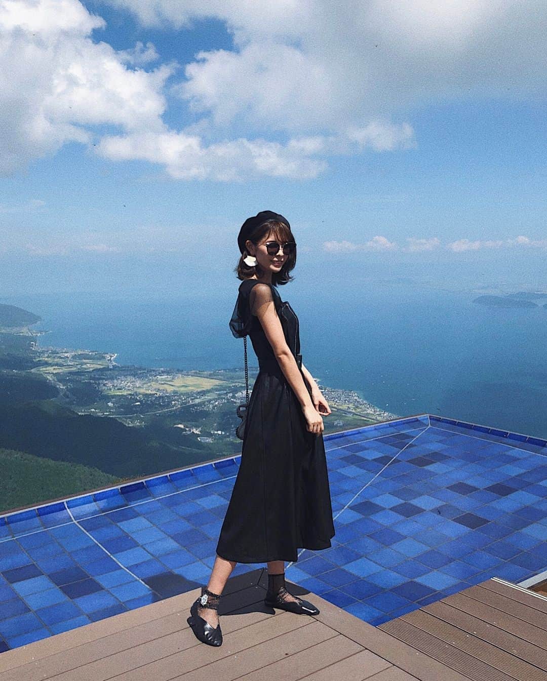 Yuika Matsuさんのインスタグラム写真 - (Yuika MatsuInstagram)「. . 休日は 友人と #琵琶湖テラス へ🚗 . . . 絶景‼︎ 絶景‼︎ . . 琵琶湖も空も、もちろんテラスも ぜんぶ綺麗でした 💕 . . ずーっと来たかった場所だから 来れてよかった👭✨ . . . . . .  #yuika_code👗  one-piece @lefua.closet  #yuika_travel✈️ #琵琶湖バレイ #滋賀 #滋賀カフェ  #ロープウェイ #絶景 #琵琶湖  #biwako #biwakovalley #biwakoterrace #lefua . . #ユイカノレディスタグラム」8月27日 22時30分 - yuika00802
