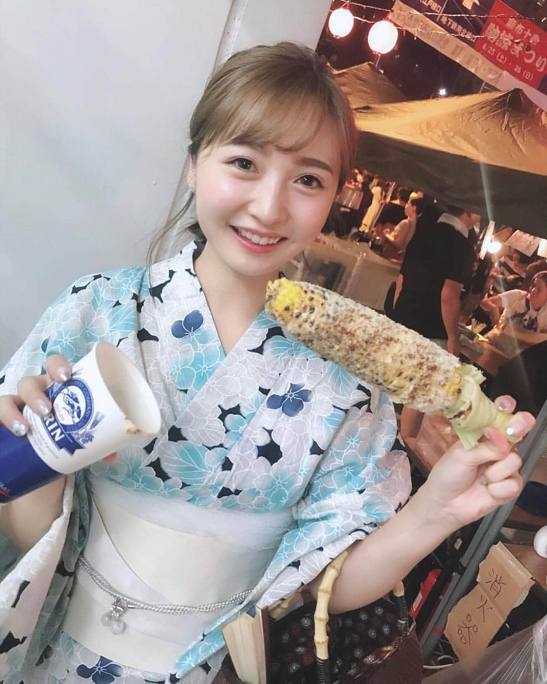 西村笑花さんのインスタグラム写真 - (西村笑花Instagram)「#🌽 ・ ・ チーズたっぷりの焼きとうもろこし 美味しかった〜😋🧀❤︎ ステーキと焼きそばと磯辺餅といかめしも食べた💕 屋台の食べ物だいすき！🐷💕 (24時間テレビに感動しすぎて目が腫れぎみ😢) #👘 #浴衣 #お祭り #屋台 #だいすき #夏 #夏の思い出 #えみかぐるめ」8月27日 21時21分 - emika_nishimura