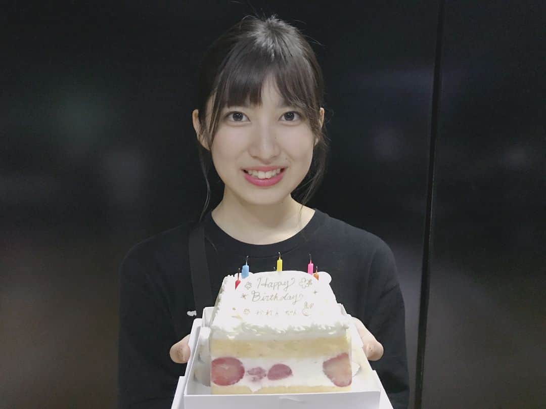 吉田華恋のインスタグラム：「16歳になりました🎊✨いつも本当にありがとうこざいます！これからも頑張ります！応援よろしくおねがいします😆 💗  #16歳 #誕生日」