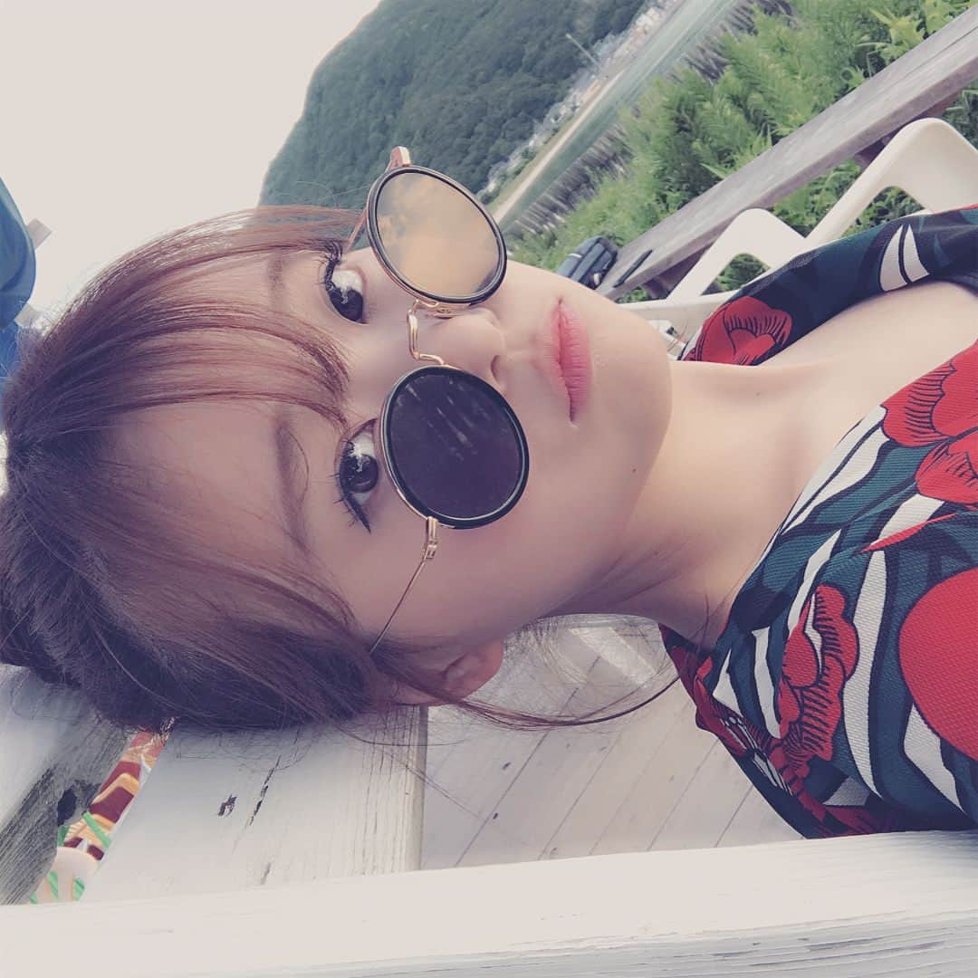 重盛さと美さんのインスタグラム写真 - (重盛さと美Instagram)「海見に行きたいなぁ。♡ 髪の毛明るく戻そうかなぁ #夏 #終わらないで #誕生日来ちゃう」8月27日 22時07分 - satomi_shigemori