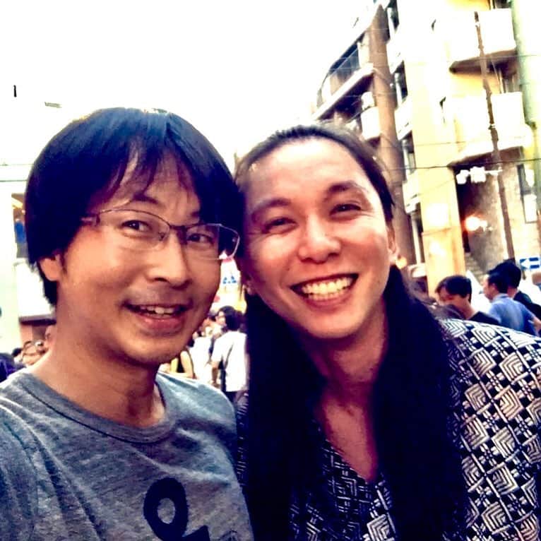 吉川純広のインスタグラム：「先生と祭りでばったり会いました！満面の笑み。 #古屋兎丸 #麻布十番祭り」