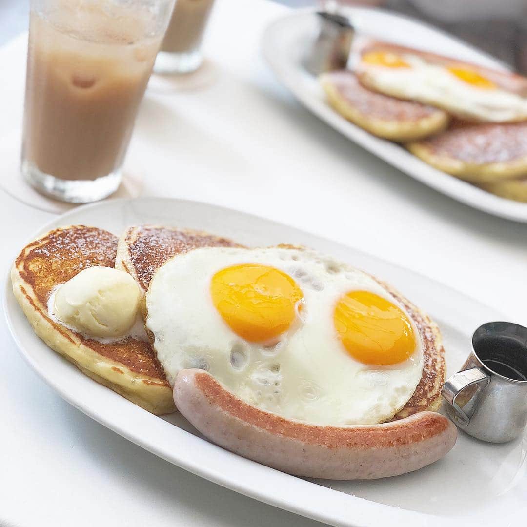 川崎ひかるのインスタグラム：「まひろんとランチした❤︎美味しかった🍳🥞❤︎ #表参道カフェ #表参道ランチ」