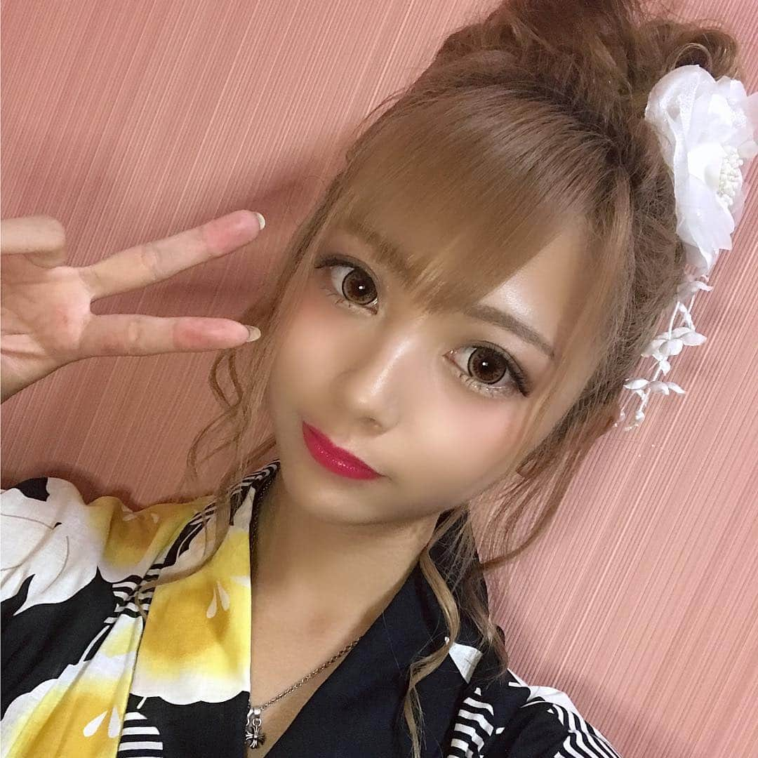 仲江祐菜のインスタグラム：「. . . 久々のセルフィー🤳 . . #selfie #自撮り#浴衣 #ヘアアレンジ #peace #✌️ #summer #夏 #花火大会 #follow #me #カラコン#makeup #love #平成最後の夏」