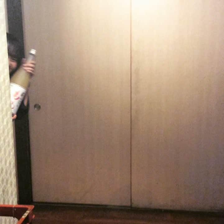 こま源 天王寺店のインスタグラム：「今日も可愛いスタッフと頑張りました😻💗✨ 女の子に人気のあらごしももです！ 是非 頼んでみて下さいね！ 明日も元気 頑張りましょう✊🏾🔥 #天王寺 #てんしば #個室 #飲み放題 #桃 #可愛い #スタッフ」