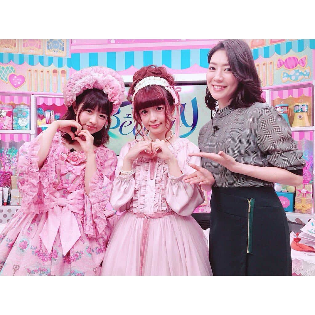 中田奈沙さんのインスタグラム写真 - (中田奈沙Instagram)「本日の#キレイを磨くエクストリームBeauty ❤️ ゲストは #青木美沙子 さん✨✨ いくらちゃんが、ロリータメイクとファッションに 挑戦しました🤩💓 外務省認定のかわいい大使の美沙子さんは お人形みたいで本当にかわいかった😍😍😍 * 👇アーカイブはこちらから👇 https://dhctv.jp/movie/101847/ * * #DHC #DHCテレビ #youtube #ニコニコ生放送 #ニコ生 #abemaTV #abemaTVFRESH #ロリータ #伊倉愛美 #中田奈沙 #月曜日#美容 #モデル #エクビュー #虎ノ門 #生放送 #model #modeling #tokyo #japan #me #beauty #MC #instagood #instalike #instadaily  #dhcexb #lolita」8月27日 17時31分 - nasa_nakada