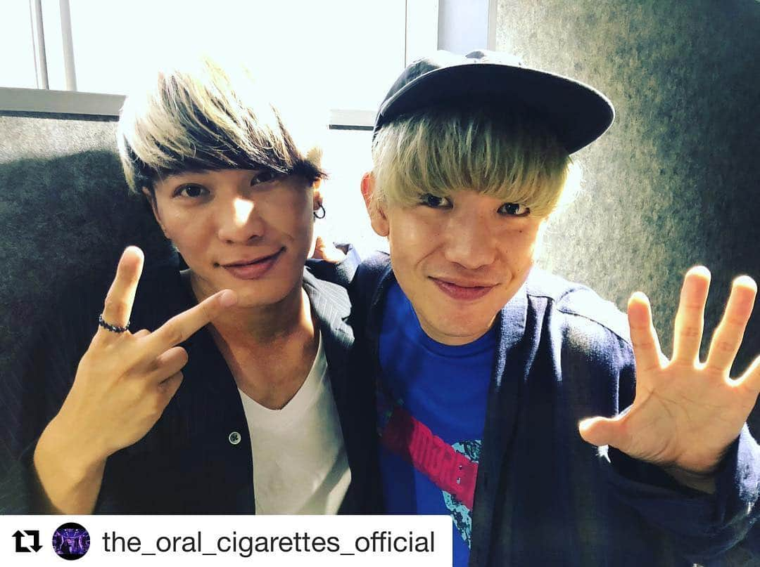 柳沢亮太さんのインスタグラム写真 - (柳沢亮太Instagram)「神戸・甲陽OPキャンパスイベント。THE ORAL CIGARETTESのあきらと共に。とても貴重な時間でした、楽しかったです！ありがとうございました！#あきら先生 #柳先生 #先生 #なのか  #Repost @the_oral_cigarettes_official with @get_repost ・・・ 今日はSUPER BEAVER 柳沢さんとセミナー&トークセッション！  #あきら先生 #柳沢先生」8月27日 19時33分 - yayayayanagi