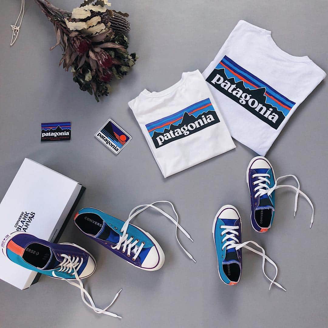 dorazenのインスタグラム：「・ 🇺🇸✈️ かすたーーーむ👟 ・ 何万パターンてあって悩んだけど 今回は patagoniaロゴイメージで 親子でハデハデで ・ みんなも🇺🇸の欲しい靴あったら 密輸業者 @shinya5mura に頼むといいよ👋🏿 クチワルイけどセレブで気前いいから😃 クチワルイけどイイヒト風だから😃 クチクサイけどイイヒト風気取ってるから😃 ・ thx🙏🏾shinya ・ ・ 🍺🚶🏾‍♂️…。 #patagonia #converse #converseusa #converse70s #converseallstar #chucktaylor #chucktaylor70s #ct70」