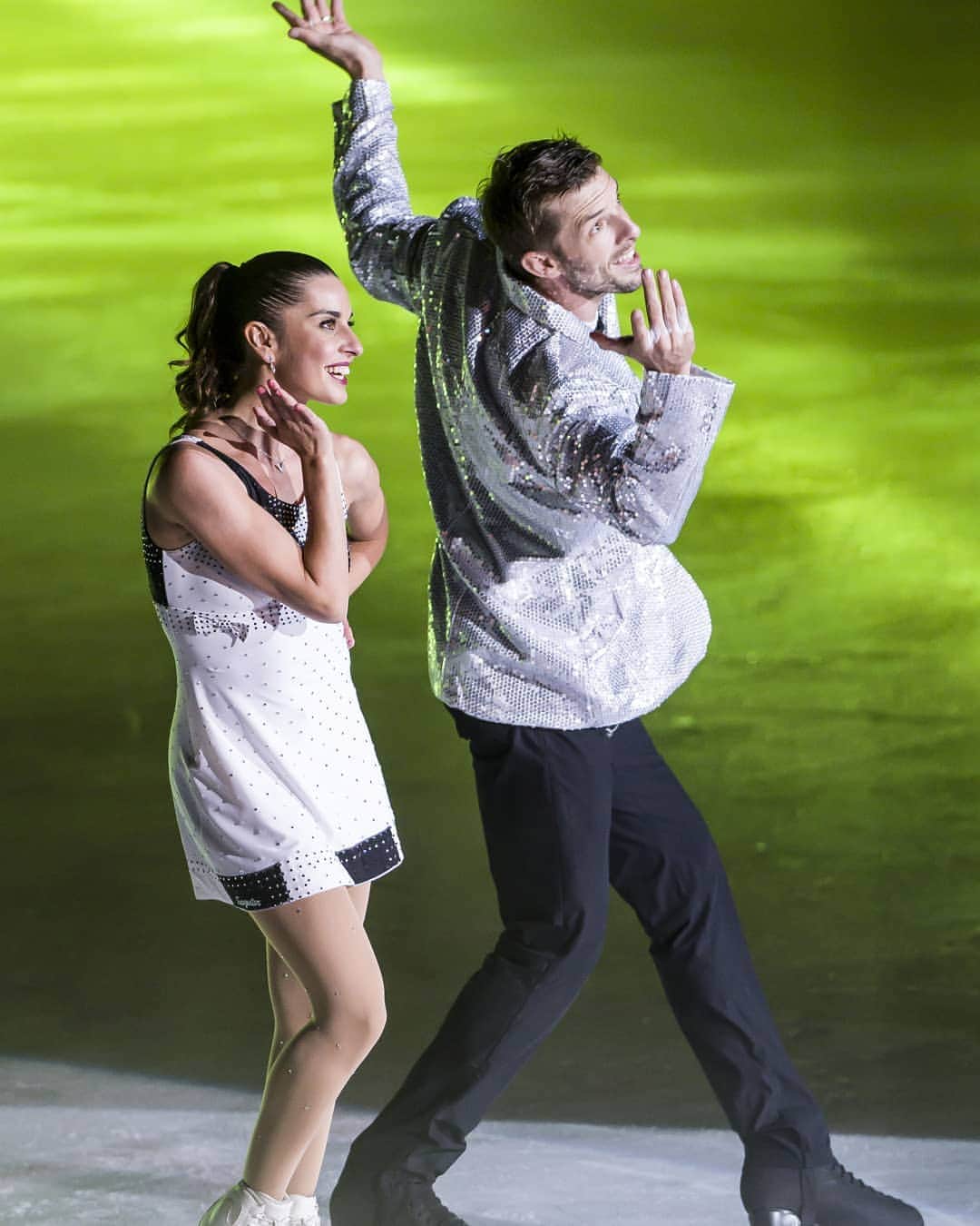 オンドレイ・ホタレックのインスタグラム：「Enjoying my week off like... Quanto e bello tornare a casa per un po  #italiasummertour  #marcheihotarek  #flaviovalle #ghiacciospettacolo  #edeaskates #showtime #relax #enjoy #instamood  So much fun with our italian selfie exhibition program, hope you guys enjoyed... Ph.credit @flavioice」