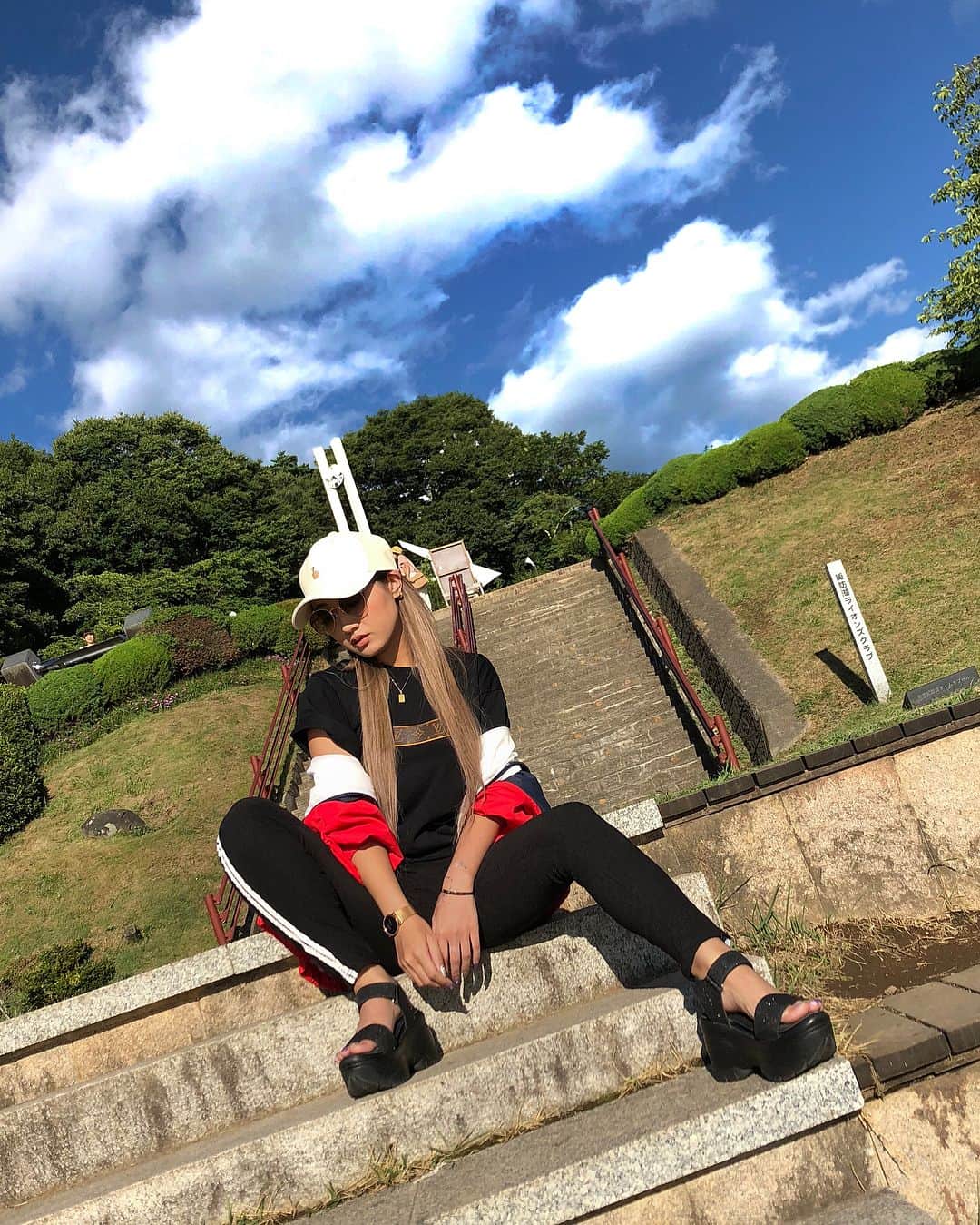 坂本美穂さんのインスタグラム写真 - (坂本美穂Instagram)「君の名は。の聖地立石公園〜！ 大好きな場所❤️満喫した❤️ . Ｔシャツは @territory_official の新作😍🌈 きゃわ！！！ . #地元 #長野 #諏訪 #上諏訪 #諏訪湖 #立石公園 #君の名は #YouTube #youtuber #ユーチューブ」8月27日 20時46分 - mipochi96