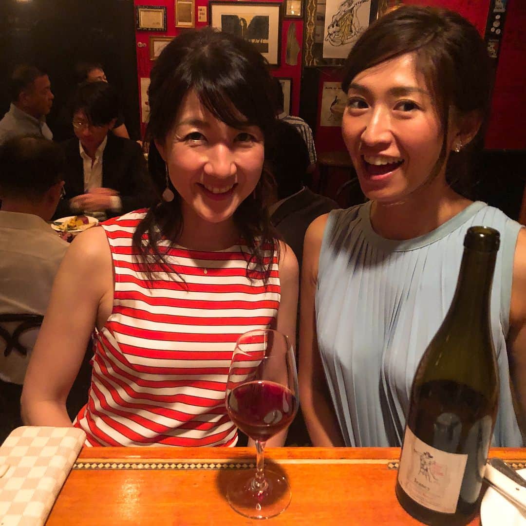 森下千里のインスタグラム：「大好きな人と大好きなお店へ😘 . . #混むからお店はどこか言いません #お肉 #フレンチステーキ #がっつり #ステーキ #ヴァンナチュール  #ワイン #ロゼ #スパークリングワイン #お祝い #love #happybirthday」