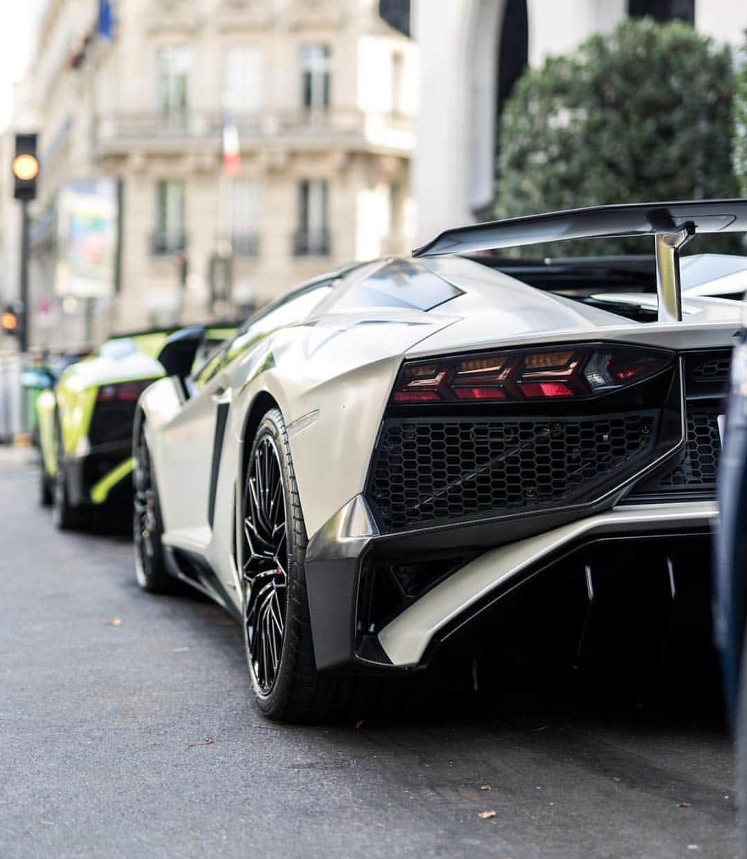Lamborghiniのインスタグラム：「Twin Aventador SV ⚡️⚡️⚡️」