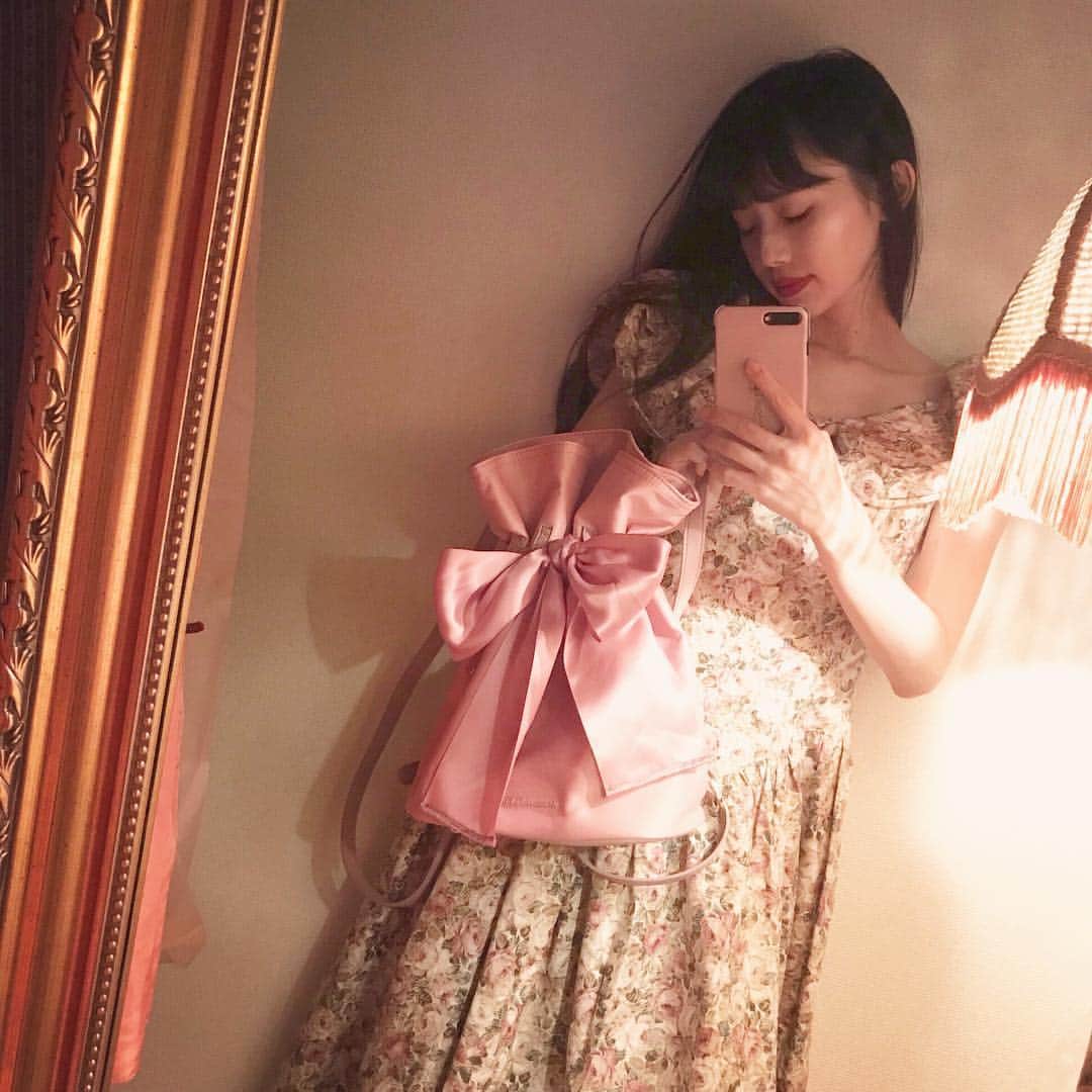 酒元麻衣（まいへー）のインスタグラム：「こんばんは❤︎Maison de FLEURから 初めてリュックが出るみたいです🎀  私はピンクを選びました❤︎可愛い❤︎ #maisondefleur#メゾンドフルール#pr#liane」