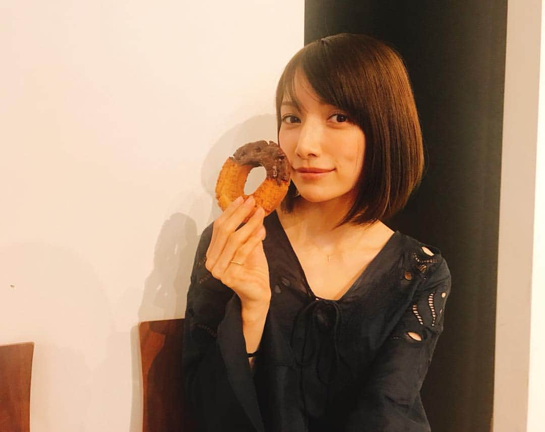 後藤真希さんのインスタグラム写真 - (後藤真希Instagram)「お仕事の休憩中にドーナツ🍩ミスドのドーナツは、楽天のおこづかいアプリを使って♡ @rakutensuperpointscreen トップにあるURLから楽天＃スーパーポイントスクリーン をダウンロードしてみて〜。楽天のポイントをゲットしていつものお買い物をお得にしましょ☺︎ #ドーナツ #楽天 #スーパーポイントスクリーン #楽天ポイント#無料 #キャンペーン #PR」8月23日 18時04分 - goto_maki923