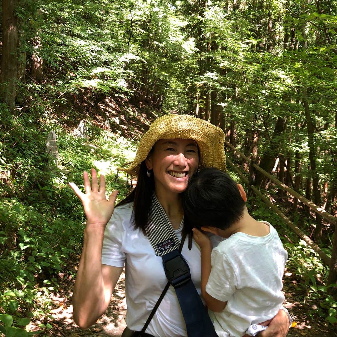 杉山愛さんのインスタグラム写真 - (杉山愛Instagram)「👒めいっぱい遊んだ夏休み👒 自然の中で非日常を味わいました〜🦋🐌🐛🐝🦎 本当にたくさん✨エネルギーチャージさせてもらいました✨」8月23日 18時17分 - aisugiyamaofficial