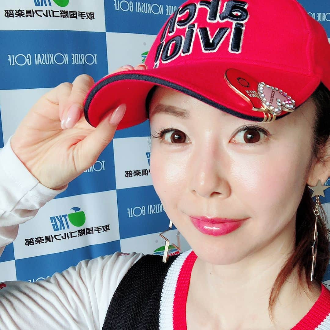 宮崎宣子さんのインスタグラム写真 - (宮崎宣子Instagram)「青木功さんプロデュースのコースは、フェアウェイは広いけど、 バンカーだらけ😵⛳️ 実は、今年、ハワイの中華屋さんと、ソニーオープンのコースのクラブハウスでチラ見しました💕 青木功さんに少しご縁を感じたゴルフでした⛳️🏌️‍♀️ いつかご挨拶したいなー😊  #青木功 さん #取手国際ゴルフ倶楽部 #バンカー #多いけど #フェアウェイ広い #接待コース #まだまだこれから #summergolf #golfgirl #golflovers #golfwear #archivio #お疲れ様でした #ゴルフ好き #ゴルフ女子 #golfer #golflife」8月23日 20時11分 - miyazaki_nobuko