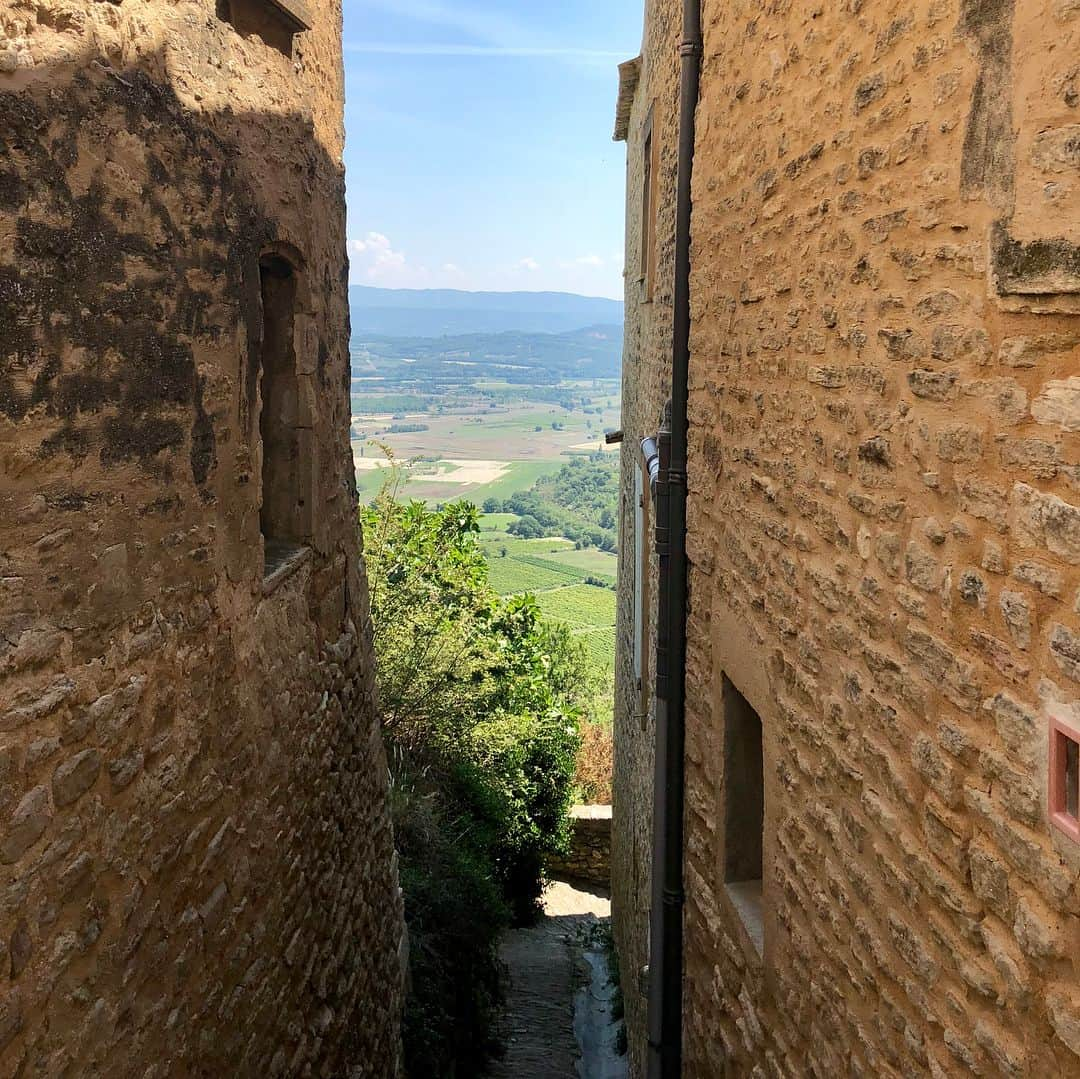 サラ・ヒューズさんのインスタグラム写真 - (サラ・ヒューズInstagram)「Provence 🇫🇷 (1️⃣Glanum, 2️⃣ Arles, 3️⃣, 4️⃣, 5️⃣ Saint Rémy, 6️⃣ Gordes)」8月23日 20時26分 - sarahhughesnyc