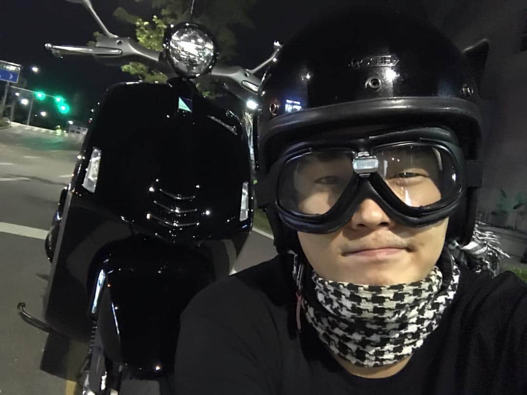 オン・ジュワンのインスタグラム：「#드라이브 어제 뜨거운 바람 맞아서 당황했지만 잼있었음🏍 다들 오늘 태풍피해 안입게 조심히들 밤보내길🙏」