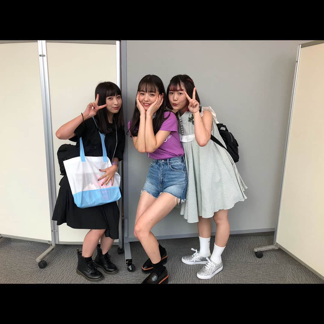 横田真悠さんのインスタグラム写真 - (横田真悠Instagram)「☺︎☺︎☺︎ Seventeen夏の学園祭2018 見に来て下さった方々、配信見て下さった方々 ありがとうございました🌼 自分の名前が書いてある団扇がたくさんの景色幸せでした😭❤️」8月24日 18時54分 - yokota_mayuu