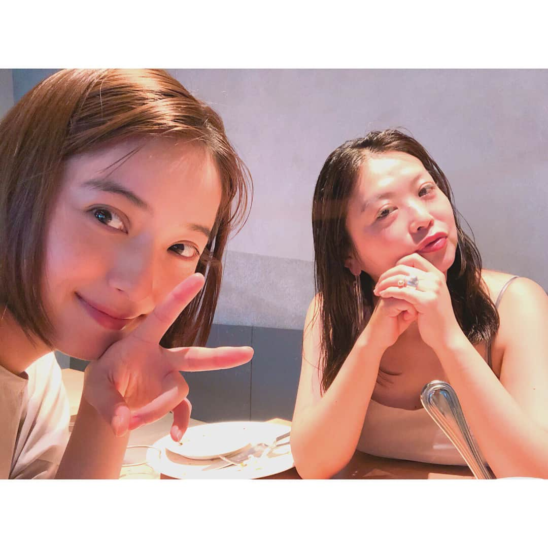 佐々木希さんのインスタグラム写真 - (佐々木希Instagram)「まいちゃんとお茶❤︎ 待ち合わせしたら 新聞を大切そうに持ってた😆 クリアファイル買いに行くって✨  #秋田魁新報」8月24日 19時14分 - nozomisasaki_official