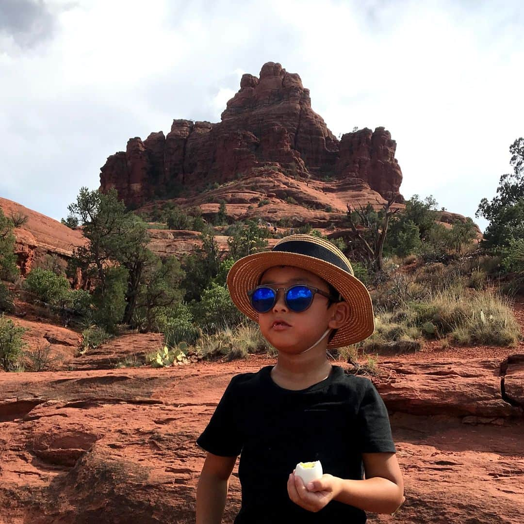 鈴木一真さんのインスタグラム写真 - (鈴木一真Instagram)「🔌充電246%🔋⚡️ 🌋THE CHARGING PLACE AND THE CHARGING METHOD🌈 #Sedona #Vortex  #CathedralRock #RedRockCrossing #BellRock #OakCreekCanyon #BoyntonCanyon #AirportMesa #halo #Seligman #Cars #BagdadCafe #セドナ #夏休み #山の日 #ハロ現象 #暈」8月24日 11時07分 - _kazumasuzuki_