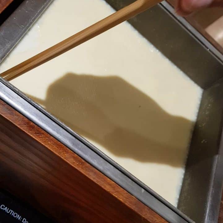 ファン・ドンジュのインスタグラム：「세상 첨 먹어본 음식!!! 평소 유뷰를 좋아하는데...이건 두부요리인지??? 암튼 신기하네...맛은 완전 담백한 맛!!!^^ㅎㅎㅎ #휴가 #bangkok #맛집 #두부 #첨먹어본맛」