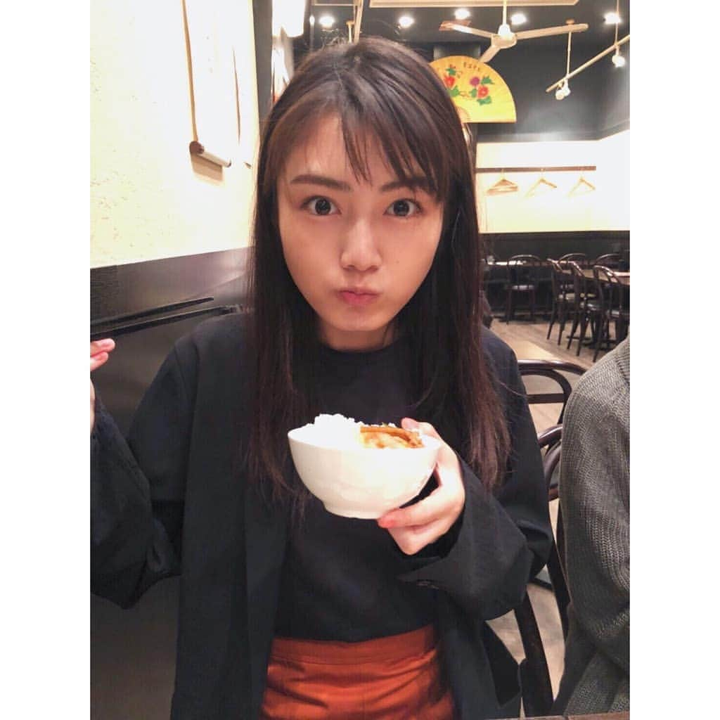 水谷果穂さんのインスタグラム写真 - (水谷果穂Instagram)「うんまー！ モリモリご飯🍚 寒かったのでおとうさんのうわぎ借りました。 #ホイコーロー」8月24日 18時11分 - kahomizutani_official