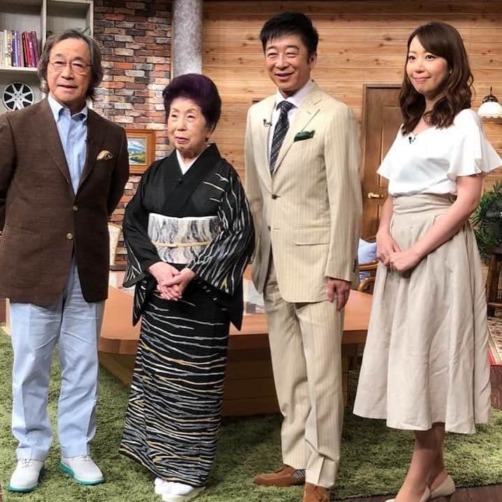 須黒清華のインスタグラム：「現在BSジャパンで放送中‼︎ 「武田鉄矢の昭和は輝いていた」 今日は心のふるさと”母”の歌です。 ゲストは二葉百合子さん、合田道人さん。 いつの時代も強く、凛々しい母の歌、たっぷりお楽しみください‼︎ #武田鉄矢の昭和は輝いていた #武田鉄矢 さん #二葉百合子さん #合田道人さん #母の歌」