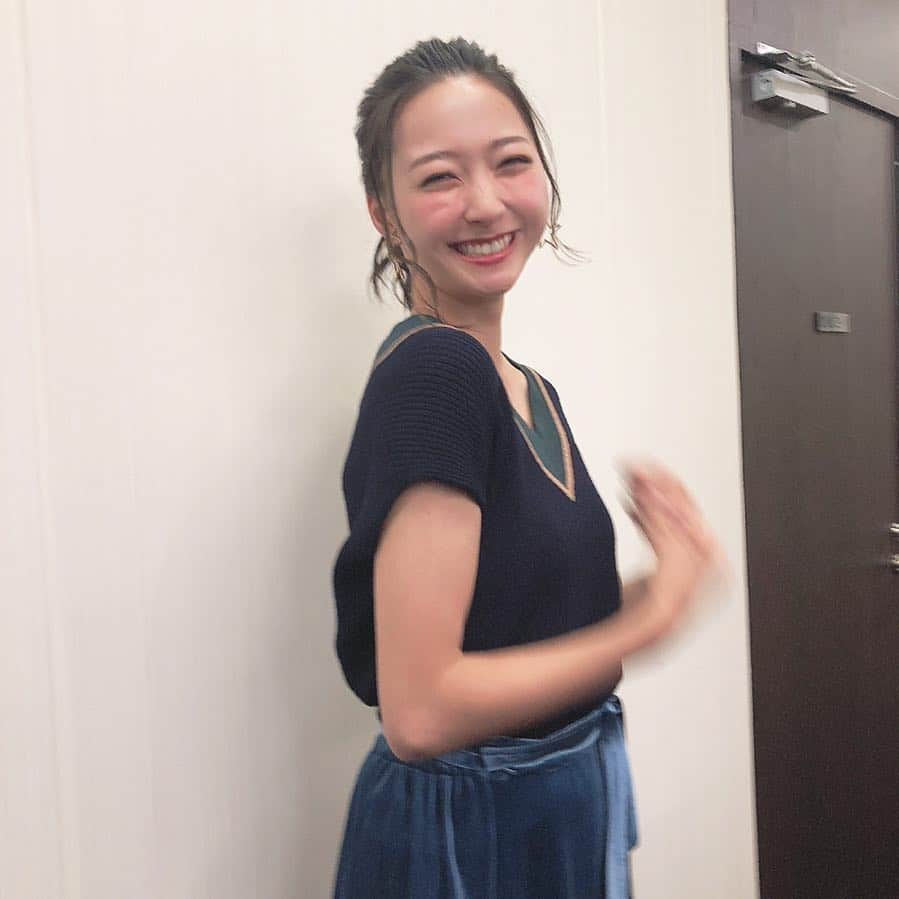 畠山愛理さんのインスタグラム写真 - (畠山愛理Instagram)「今日の収録の衣装はPLSTでした🌸 ニヤニヤの私をどうぞ！笑 @plst_official #plst #プラステ #秋服 #夏が1番 #秋はもう少し待っててね」8月24日 21時19分 - airihatakeyama