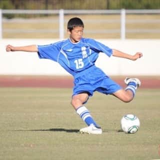 西山大雅のインスタグラム：「こんばんは。19歳です。 お祝いのメッセージありがとうございました。 自分の力不足に悔しさを募らせる日々が続いていますが、全ての課題をポジティブに捉え、一つ一つクリアしていくことが大切なんじゃないかと。 時間は限りあるものと自覚し、当たり前を当たり前と思わぬように、常に生産性のある日々を送っていけたらな、と思います。 . #誰が読むんだこんな長文 #写真は小学6年生 #ちょい伸び坊主 #おやすみなさい」