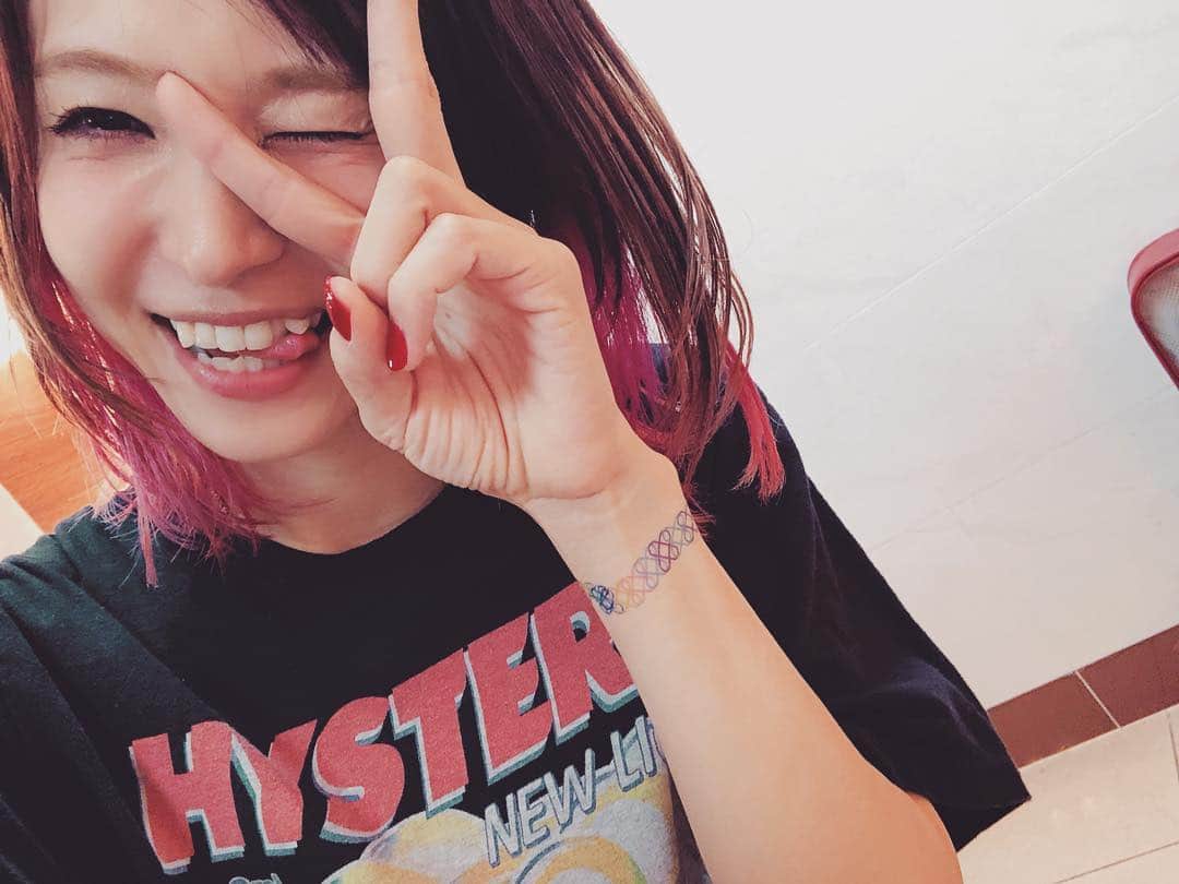 のインスタグラム：「広州でライブ終わったばっかりだけど、嬉しいお知らせ！ 生放送でMステ様の、ウルトラFESで歌わせていただきますっ。みてねーー！ RT 【TV】9/17（月祝）12:00-21:48にテレビ朝日にて放送の音楽番組 「MUSIC STATIONウルトラFES 2018」に、LiSAの生ゲスト出演が決定しました！番組の詳細は、番組公式HPをチェックしてください！お楽しみに！ #Mステ #LiSA http://www.tv-asahi.co.jp/music/ultrafes2018/lineup/」