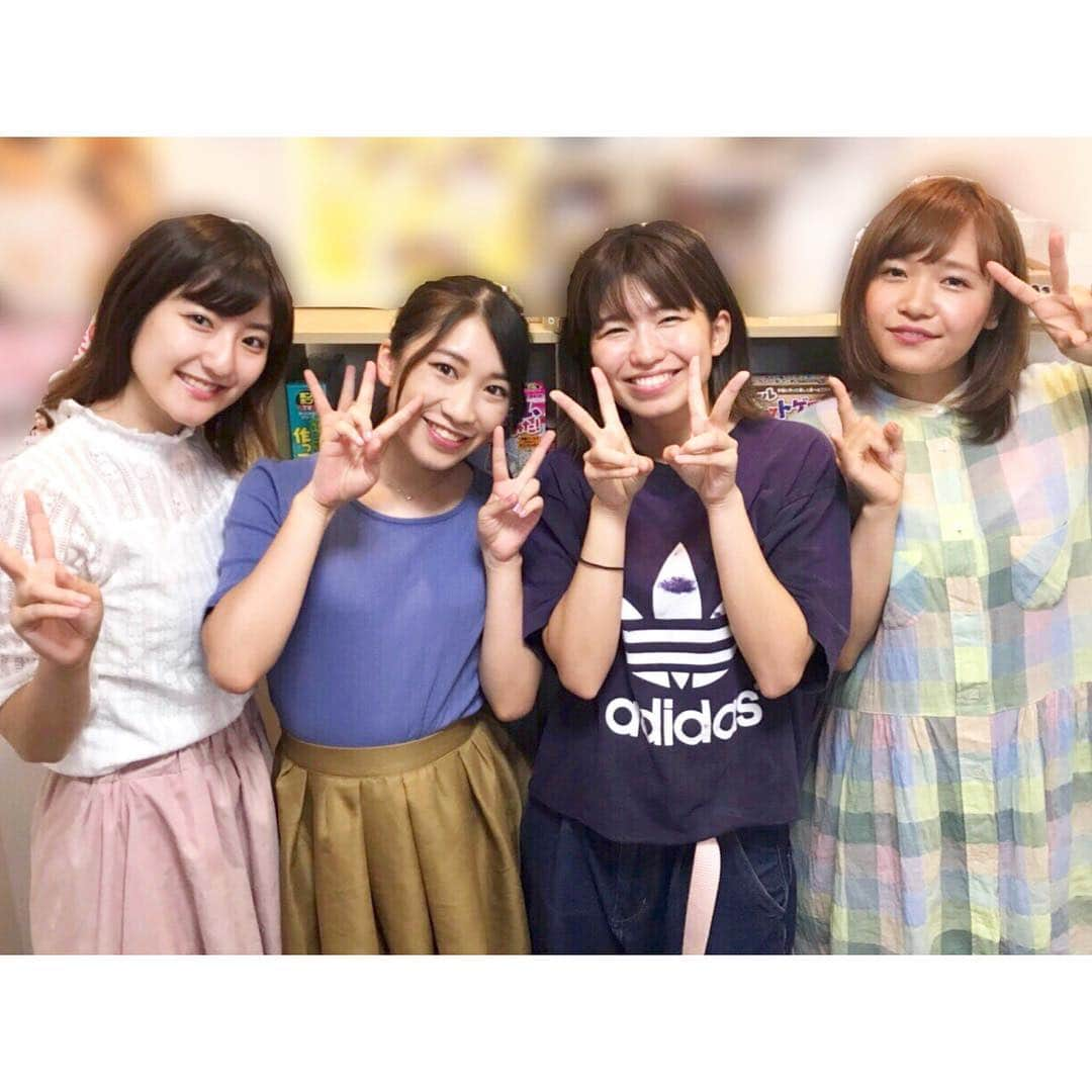 加藤一華さんのインスタグラム写真 - (加藤一華Instagram)「. どーん！！！今日は女子４人です(ﾟωﾟ)💗 りつなついちなるで撮影してきたよ！ ２人が色々手際よく撮影リードしてくれて助かりまくり…頼もしすぎ。ありがとうございました😭🙏 めちゃくちゃ楽しかった！！！ . えっちゃんいないと私の背の小ささ目立つ😂 よっちいないと画が締まらんしっ！！🤔 . ボンボンメンバーはみんな揃ってこそ最強☺️ ただ、このメンバーもなかなかレアでいいじゃろ？✨ つまりみんな違ってみんな良い、だね\( ˆoˆ)/\(ˆoˆ )/ 動画公開お楽しみに💕 . (一個前の投稿が600ポスト📮だったみたい！やった〜〜！) . #ボンボンTV #いちなる #りっちゃん #なっちゃん #girl #YouTuber #happy #fun #offshot」8月25日 0時46分 - ichika_kato